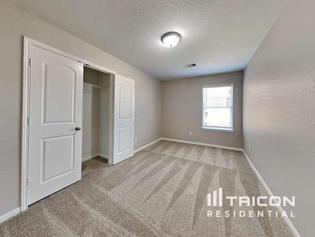 Building Photo - 717 Totem Trail Dr