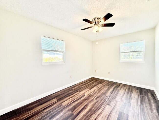 Building Photo - 1221 Jewel Ave