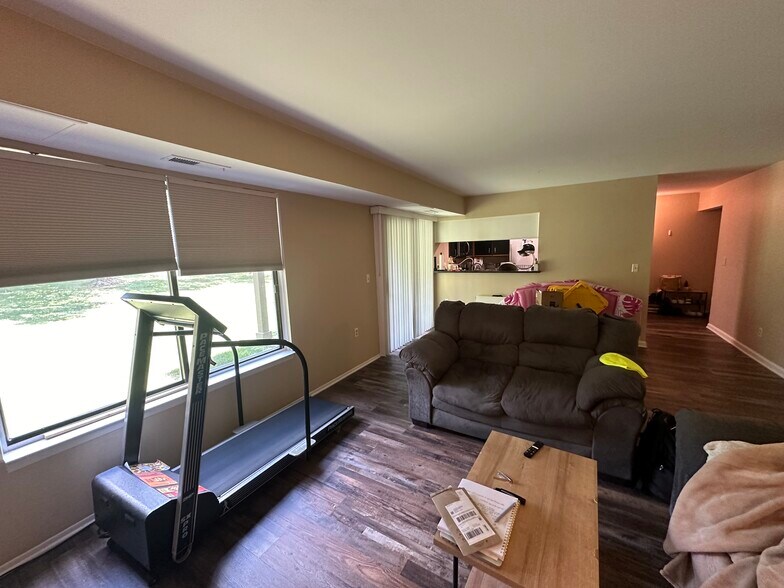 Building Photo - 225 Briarcrest Dr