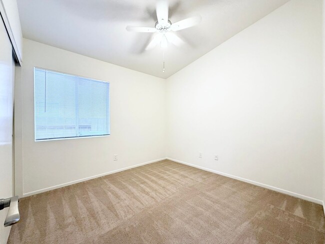 Building Photo - Single Story in Rancho Del Oro!