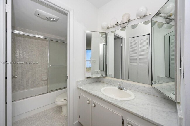 Building Photo - 1300 NE Miami Gardens Dr