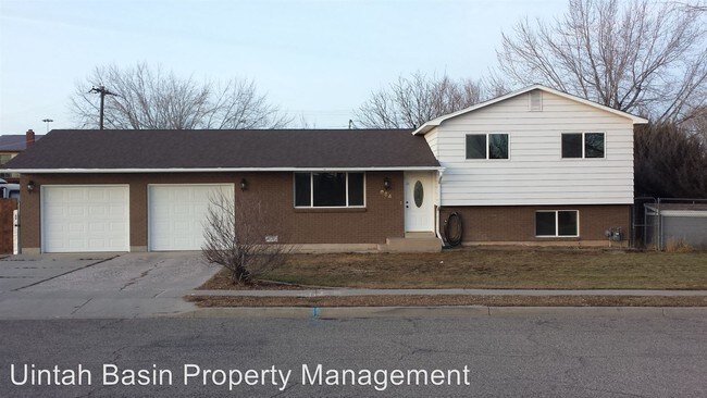 Primary Photo - 4 br, 2 bath House - 884 W 200 N