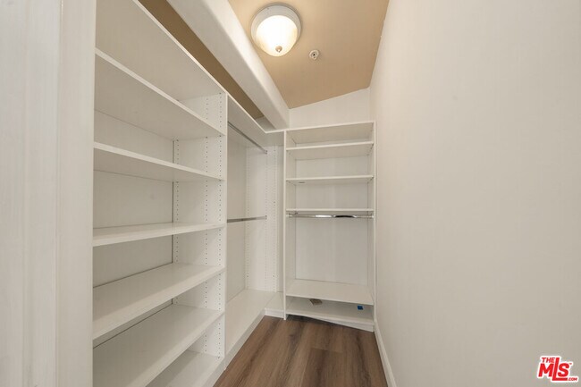 Building Photo - 1109 Pine Dr