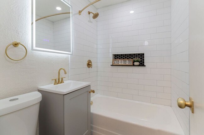 Building Photo - 1809 NW Lincoln Ave