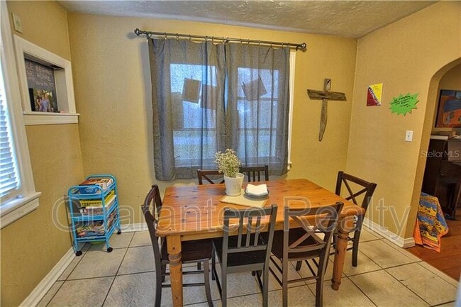 Building Photo - 119 N Longfellow Blvd