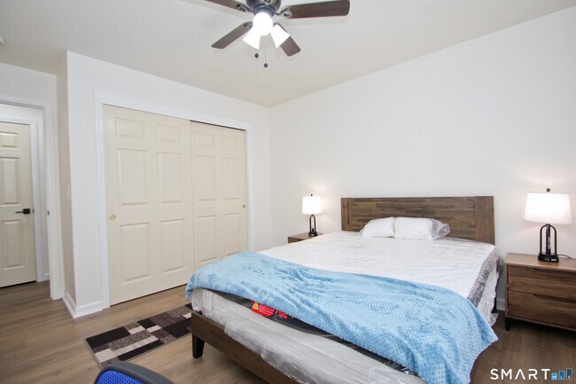 Building Photo - 1 Concorde Way