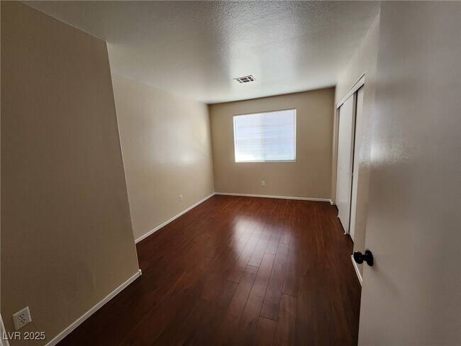 Building Photo - 5012 River Splash Ave