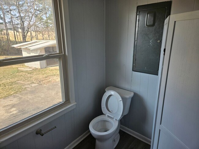 Building Photo - 617 Chitwood Dr