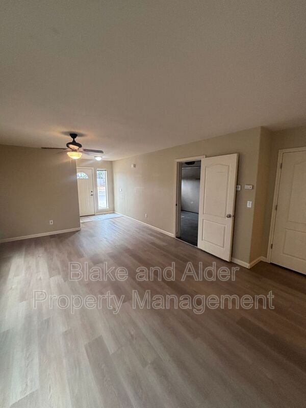 Building Photo - 7012 SE 72nd Ave