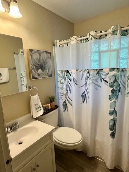 Building Photo - Crestview Apartments Homes