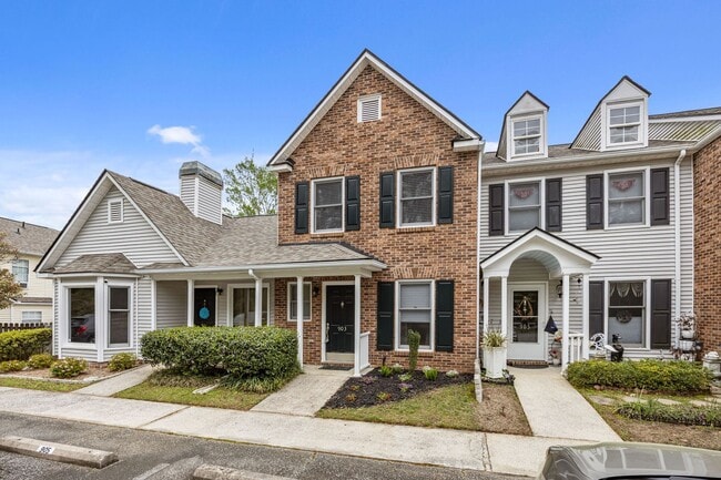 Building Photo - Modern Comfort & Convenience in Regents Green Townhome