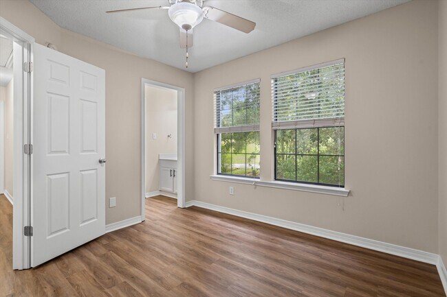 Building Photo - 57 Lake Shore Dr