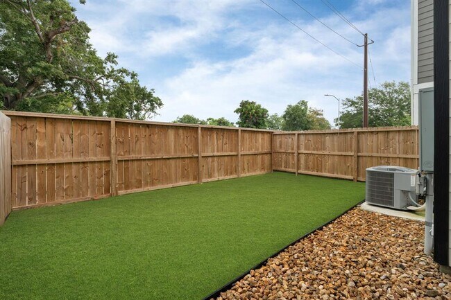 Building Photo - 413 Stonework Garden Ln