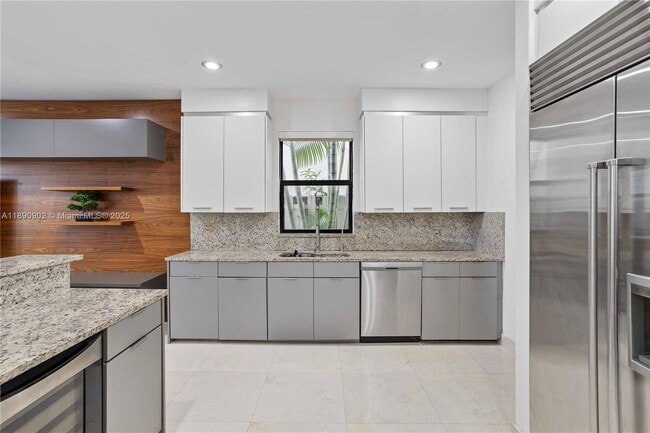 Building Photo - 9910 NW 86th Terrace