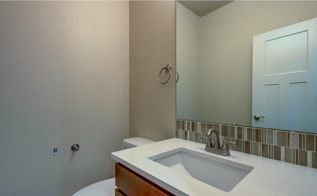 Building Photo - Gorgeous 4 Bed, 3.5 Bath Home | 3,100+ Sq ...