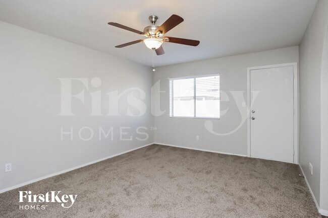 Building Photo - 3928 E Garnet Cir