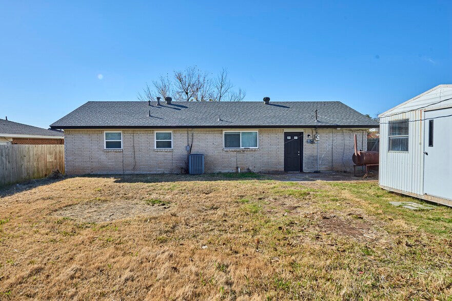 Building Photo - 1404 N Nail Pky