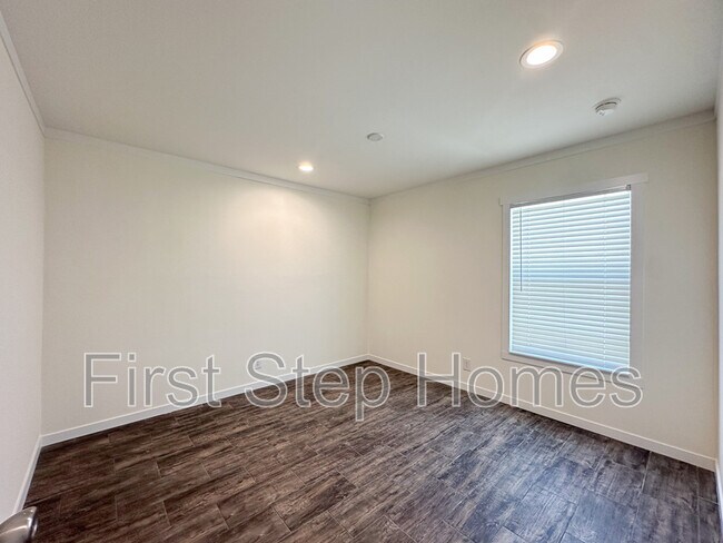 Building Photo - 237 Noriker Dr