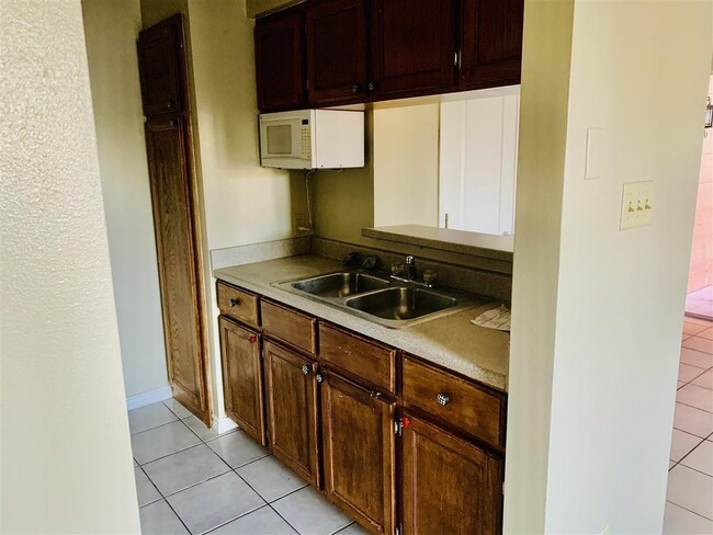 Building Photo - 205 Martingale