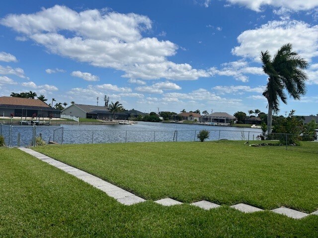 Perfect place to call home! Come home to peace and tranquility! - 2321 SE 5th Ct