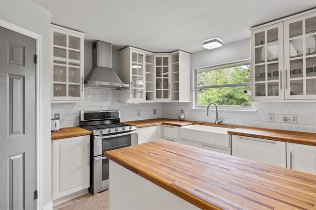 Building Photo - 12761 Council Bluff Dr