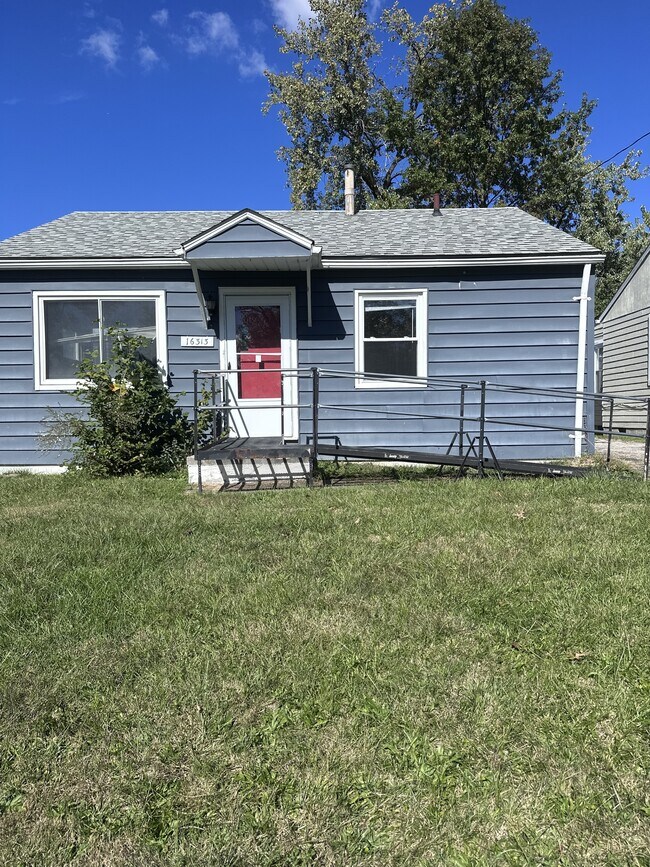 Building Photo - 16313 Clearview Ave