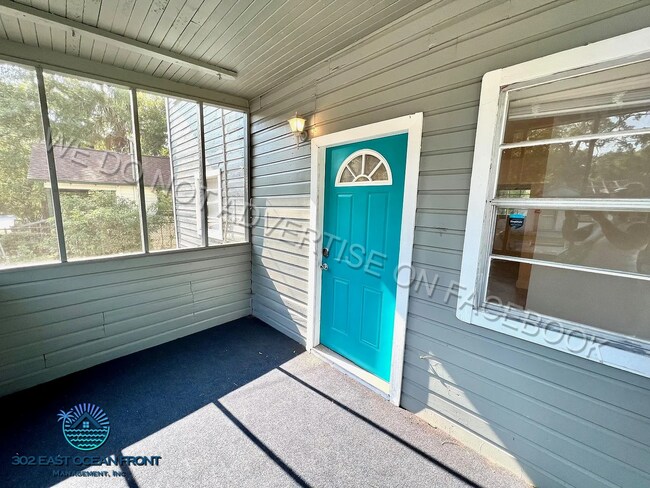 Building Photo - Amazing 4 bedroom / 1 bathroom home available!