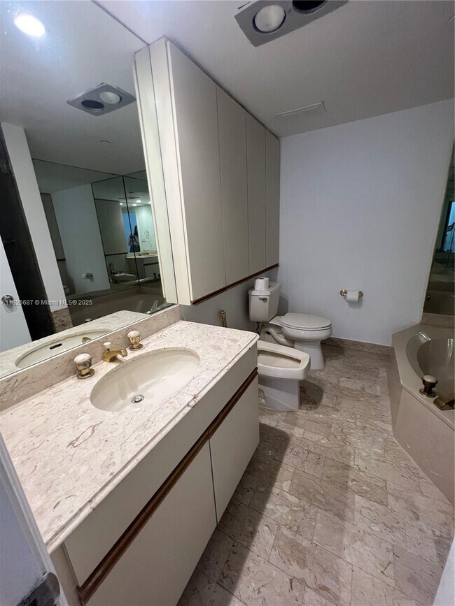 Building Photo - 11113 Biscayne Blvd