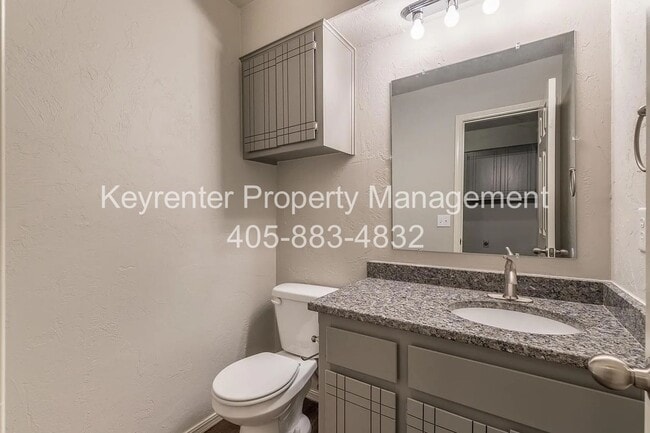 Building Photo - Beautiful 2BD/2.5 BTH Home Right off of NW Expressway and Shopping Areas