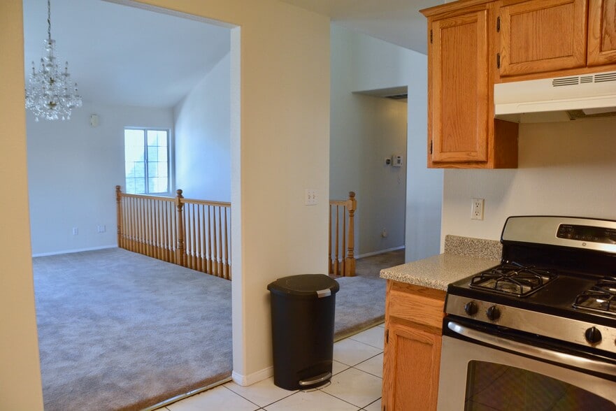 Building Photo - 548 N Windsor Blvd