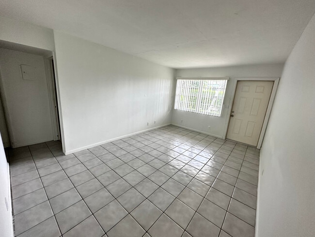 Building Photo - 301 W Ocean Ave