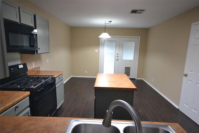 Building Photo - 2106 Hawksbury Way