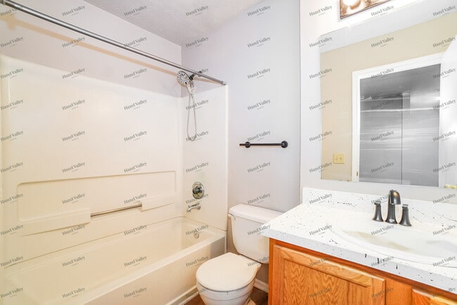 Building Photo - 1528 Berkhard Dr