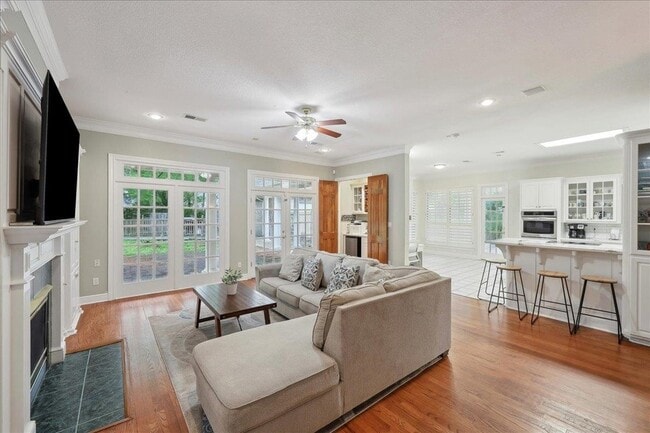 Building Photo - 4 Twin Cir Dr