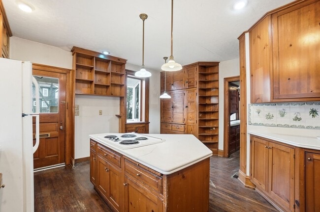 Building Photo - Private House on iuka ave Ravine – Central Campus – Newly Renovated - Flexible Pricing