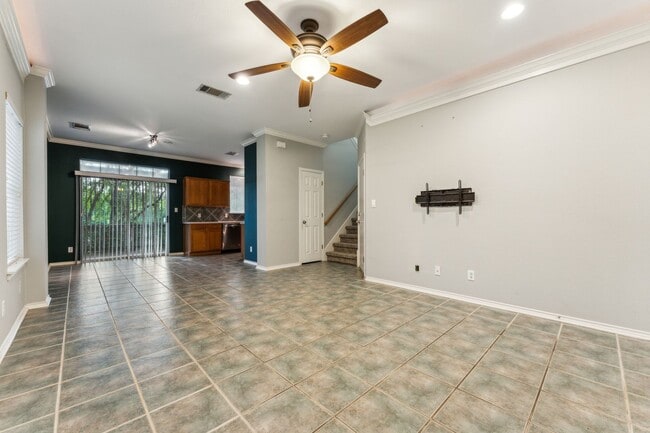 Building Photo - Charming 2-bedroom