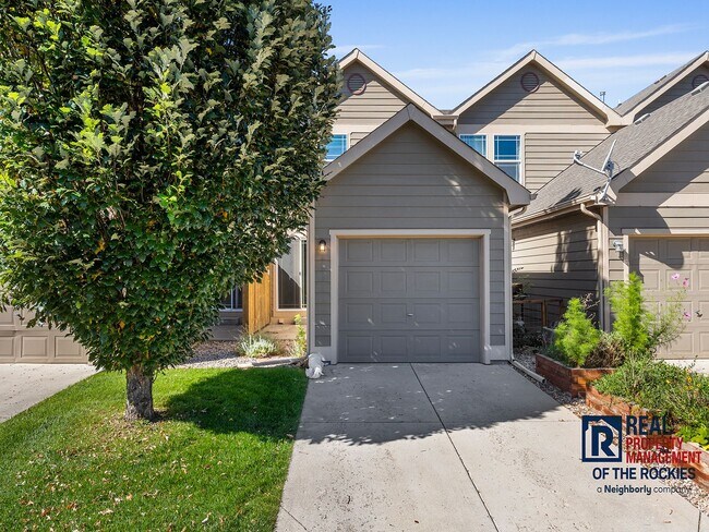 Primary Photo - Beautiful 2 Bed 2.5 Bath Townhouse in West...