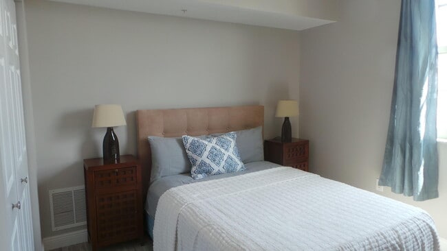 Building Photo - 610 Clematis St