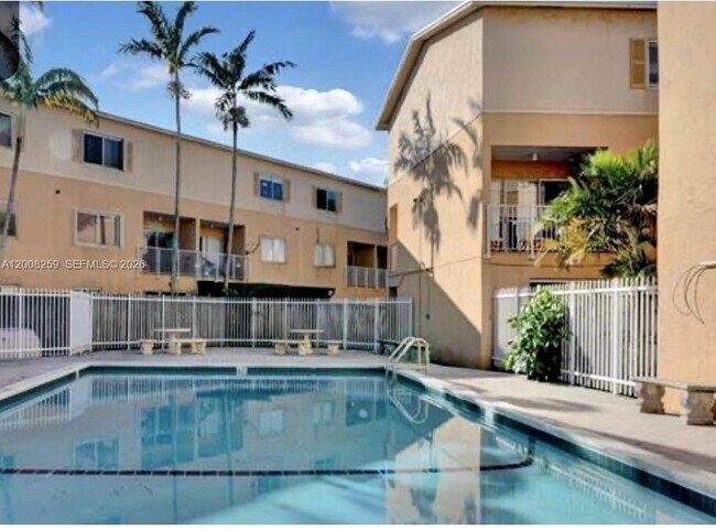 Building Photo - 6235 SW Kendale Lakes Cir