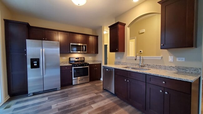 Building Photo - 3 Br/ 2 Ba Townhome, Dahlia Model