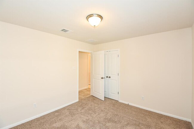 Building Photo - 23818 Willow Haven Dr