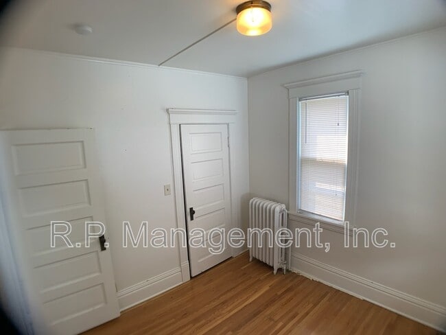 Building Photo - 256 Russell Ave S