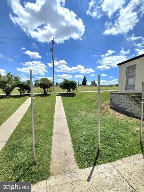 Building Photo - 825 Maple Ave