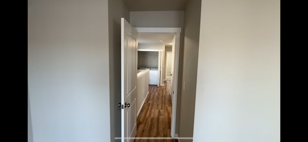 Master looking down hallway - 9016 W Winona Rd