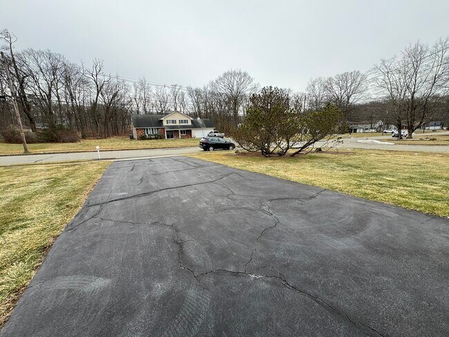 Building Photo - 5 Glenn Dr