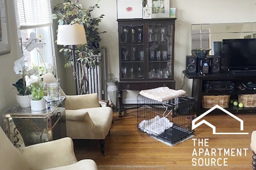 Building Photo - 918 Green Bay Rd