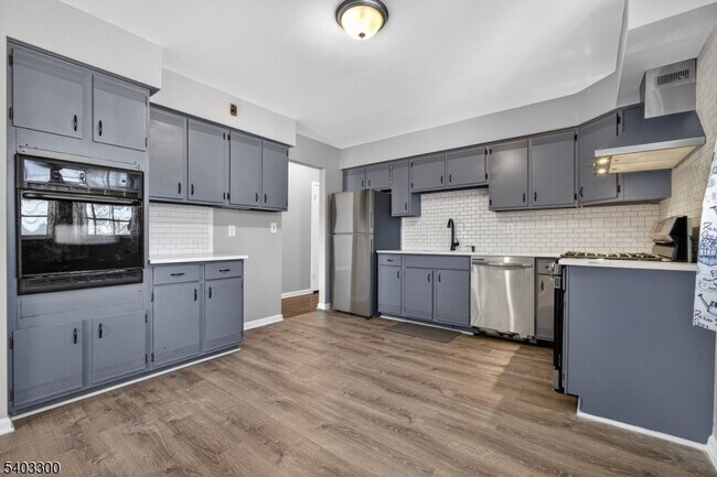 Building Photo - 17 Union Ave