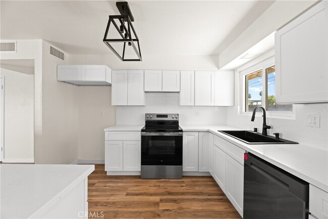 Building Photo - 29921 Thornhill Dr