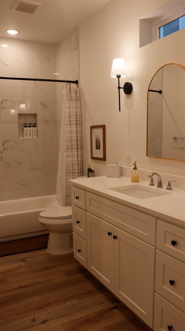 Building Photo - 3824 Fulton St