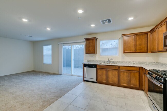 Building Photo - GORGEOUS TOWNHOME*UPGRADED*ALL APPLIANCES*...